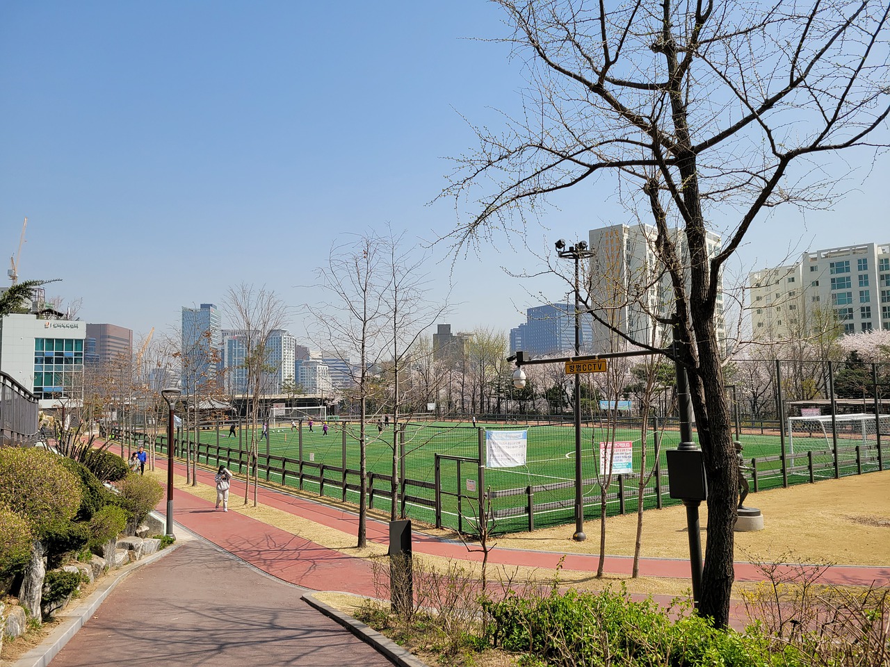 表现背后 表现背后